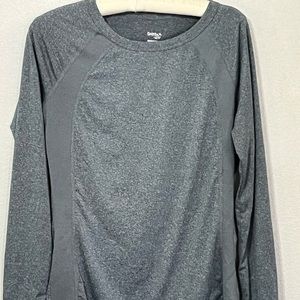 DANSKIN Gray Long Sleeved Shirt, size M.